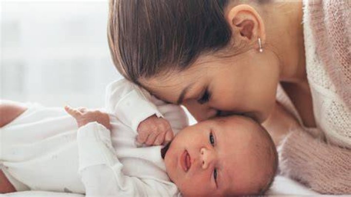 Do newborns know their mom?